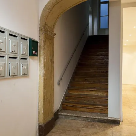 Appartamento Altido Elegant 3br Apt, 10 Mins To Santa Justa Lift *