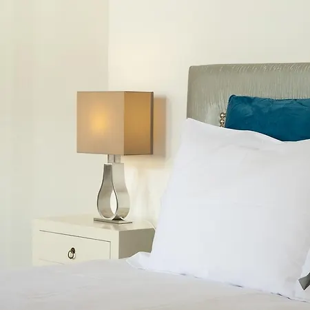 Altido Elegant 3br Apt, 10 Mins To Santa Justa Lift Lisbona