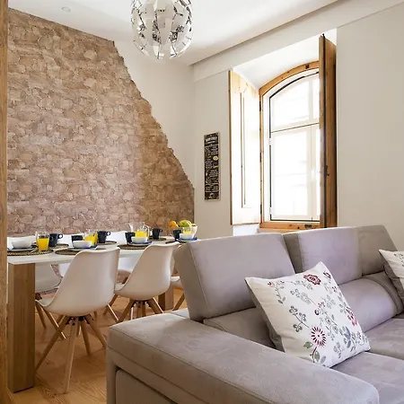 Altido Elegant 3br Apt, 10 Mins To Santa Justa Lift *