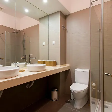 Appartamento Altido Elegant 3br Apt, 10 Mins To Santa Justa Lift Lisbona